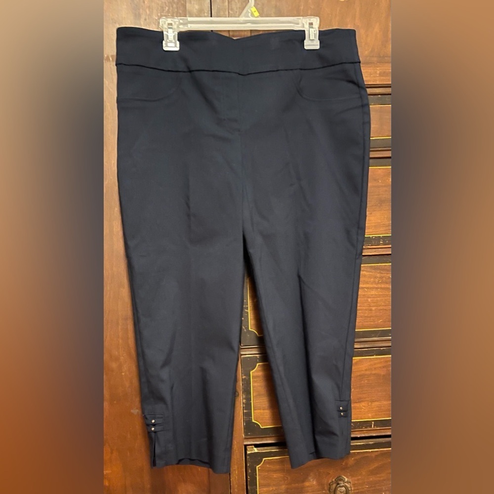 Hearts of Palm Blue Capris